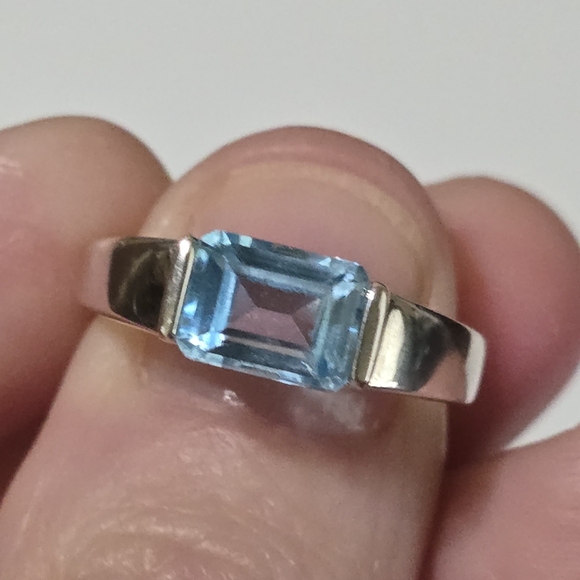 Vintage Sterling Silver ring with blue emerald cut stone size 7 - Picture 7 of 16